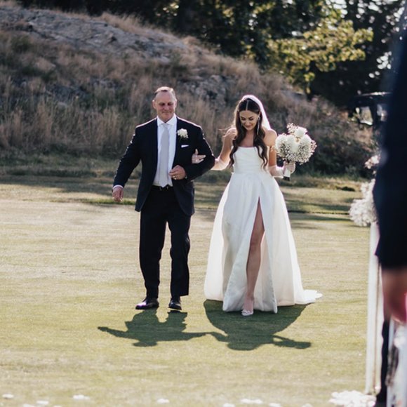 Silk Organza Ballgown w. Slit by Something blue - Picture 4 of 9